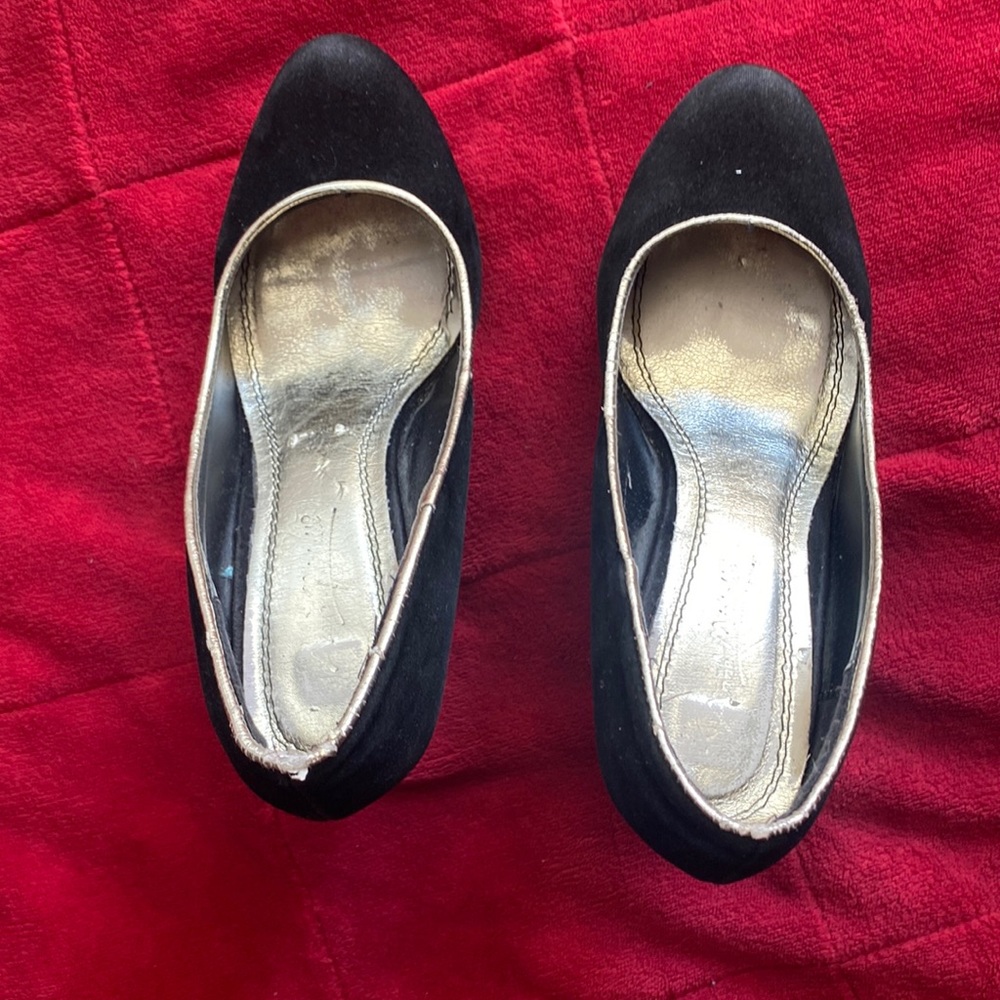 Black high heel with gold lining by Anne Michelle